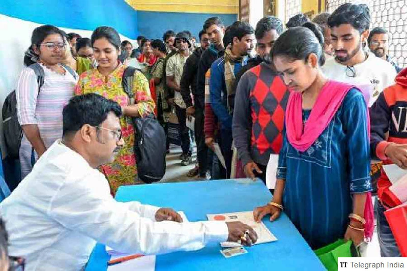 Yuva Sathi scheme registration camp crowd