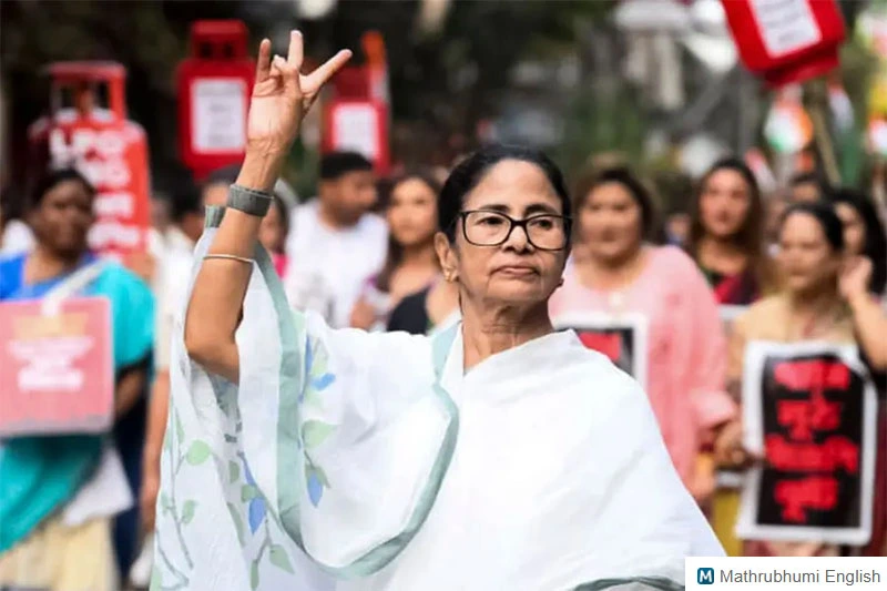 Mamata Banerjee lashes upon ECI for massive transfer in the top order IAS IPS Officers
