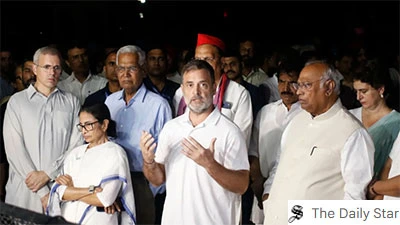INDIA Bloc Betrayal: How the Alliance Broke 1 Mamata has rejoined the INDIA Bloc and taken part in the Rashtrapati Bhavan move under Rahul Gandhi
